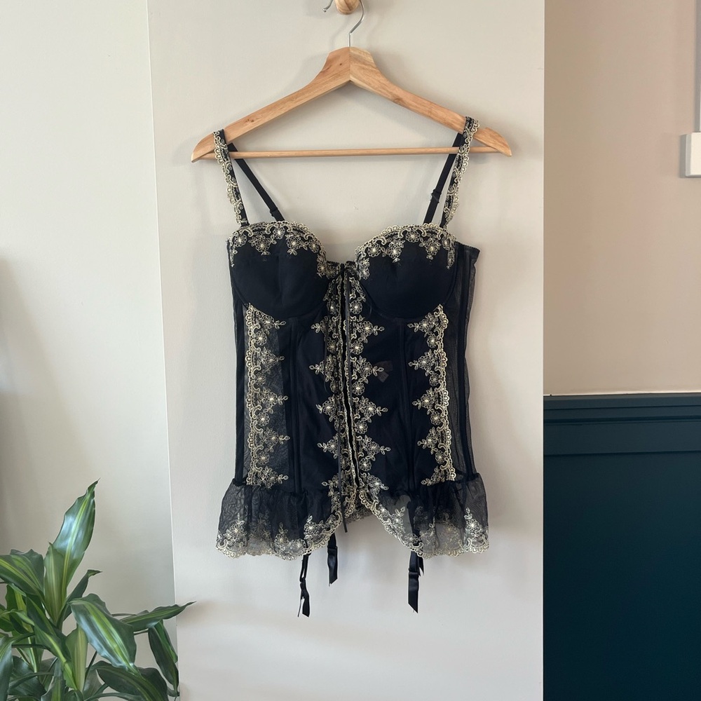 La Vie En Rose Black and Gold Corset